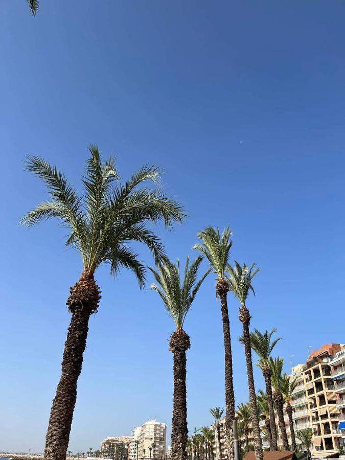 Uroczy Apartament Przy Playa De Los Locos Torrevieja Bagian luar foto