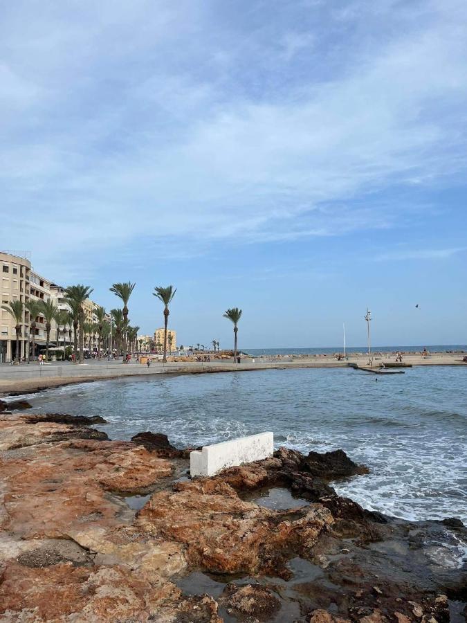Uroczy Apartament Przy Playa De Los Locos Torrevieja Bagian luar foto