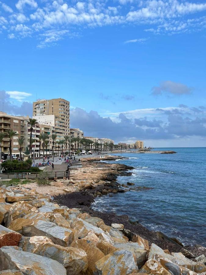Uroczy Apartament Przy Playa De Los Locos Torrevieja Bagian luar foto