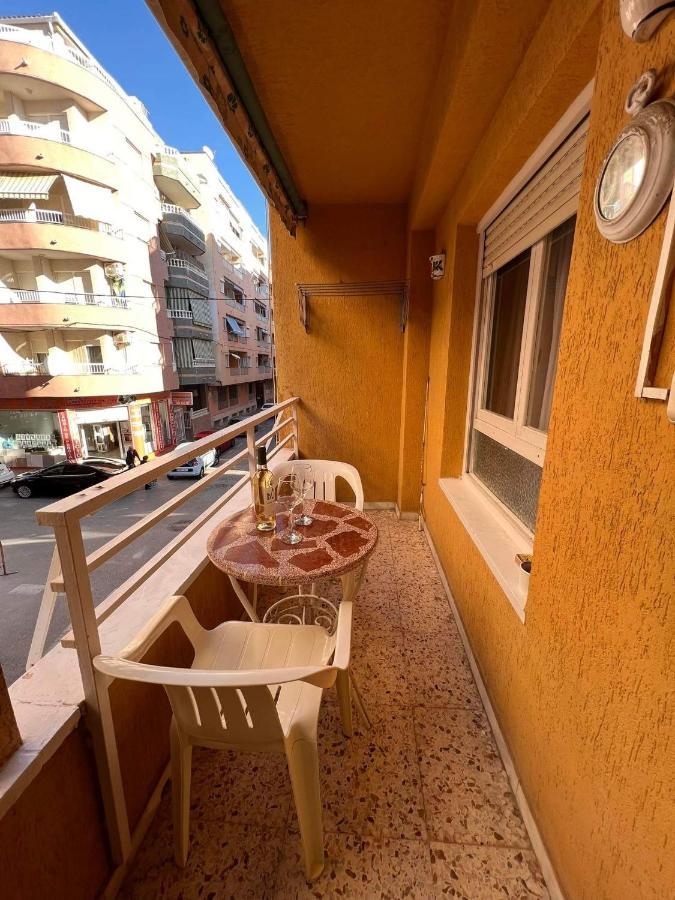 Uroczy Apartament Przy Playa De Los Locos Torrevieja Bagian luar foto