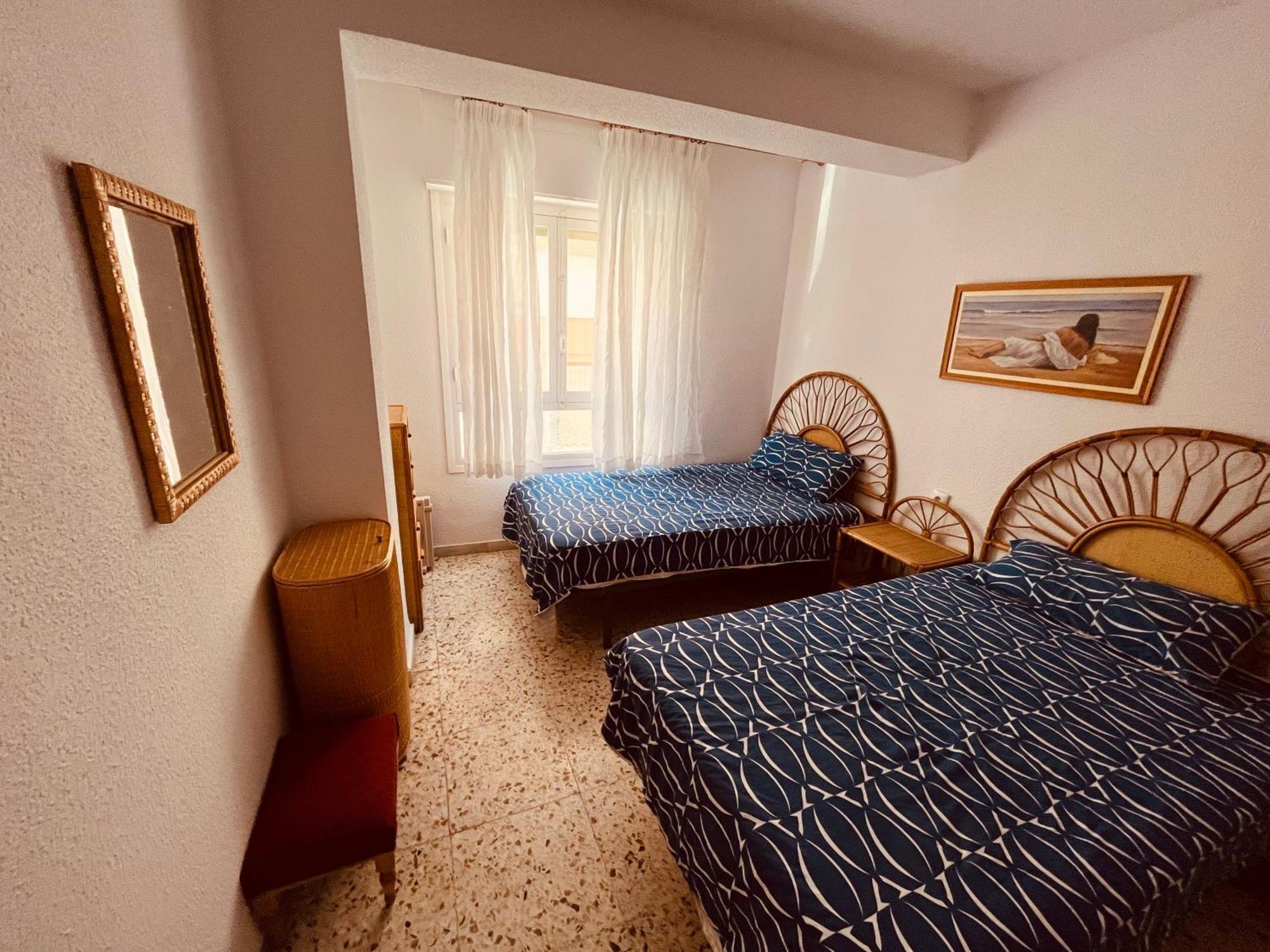 Uroczy Apartament Przy Playa De Los Locos Torrevieja Bagian luar foto